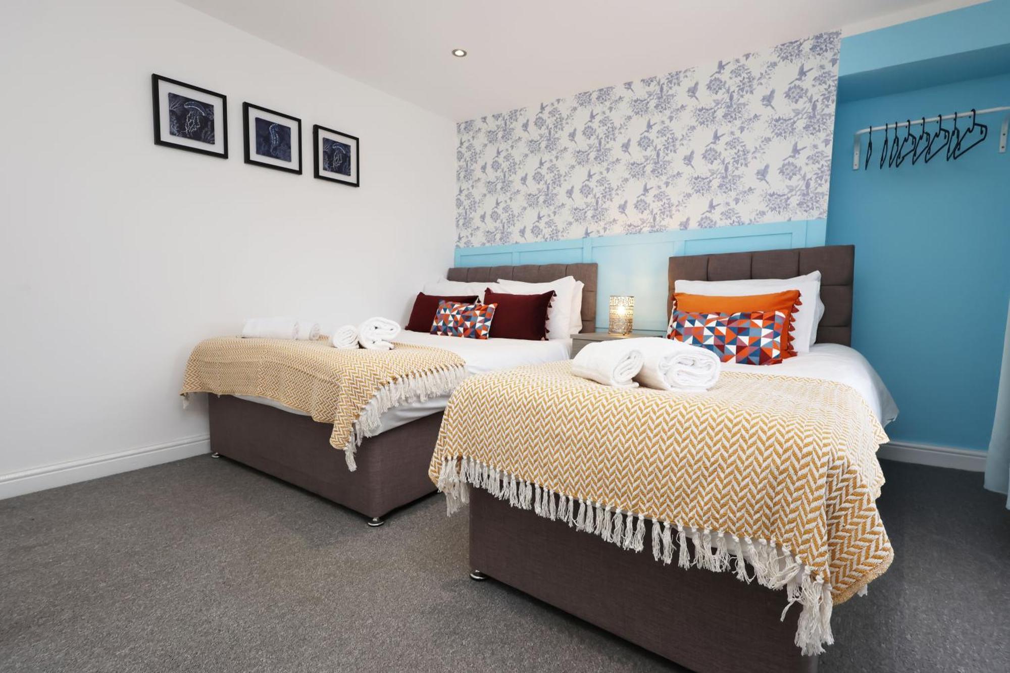 Viewing Deck, On-Street Parking, Tv In Every Room Swansea Exterior foto