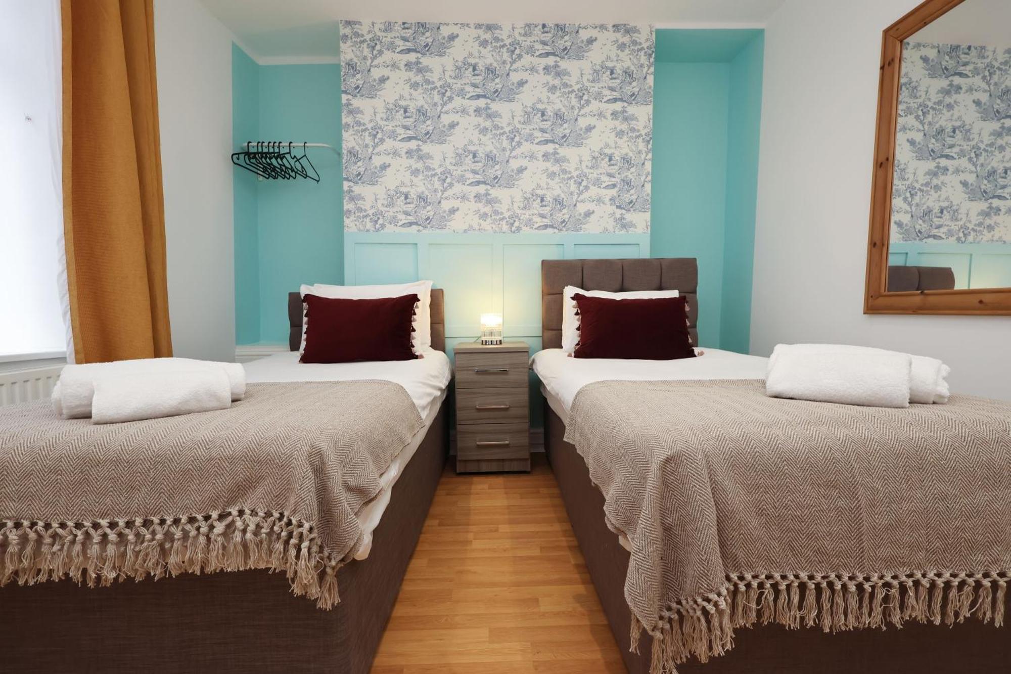 Viewing Deck, On-Street Parking, Tv In Every Room Swansea Exterior foto